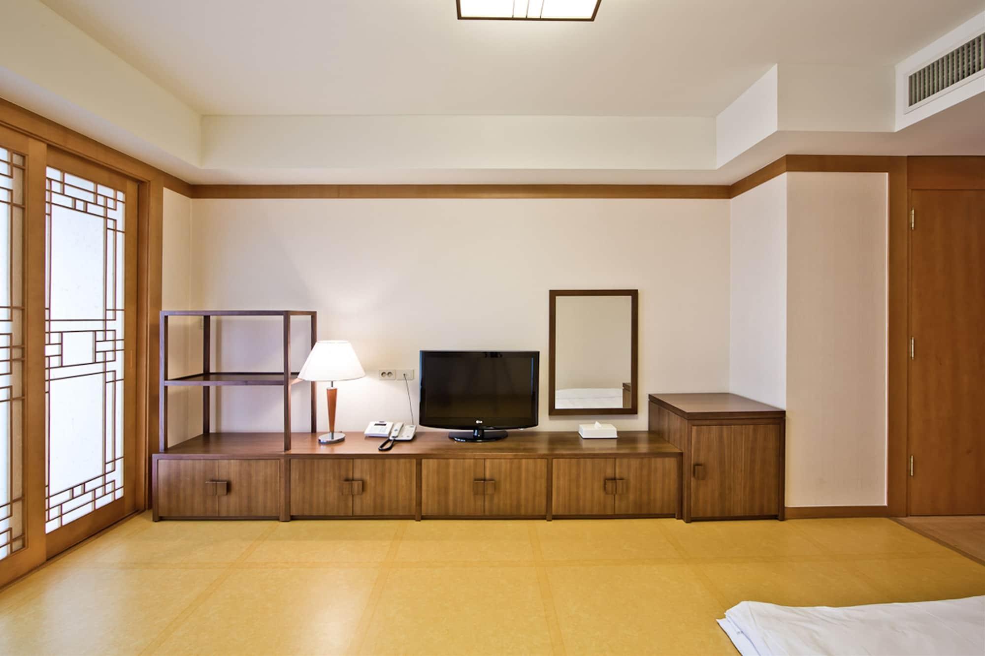 Hotel Hyundai By Lahan Mokpo Yeongam Екстериор снимка